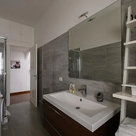 Banksy Inspired - Colli Albani Appartement
